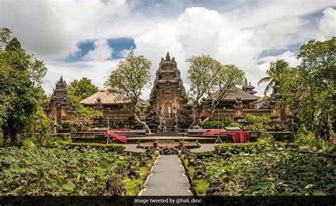 german woman in bali temple|Tourist arrested over nude Bali temple act: ‘Sad to see this。